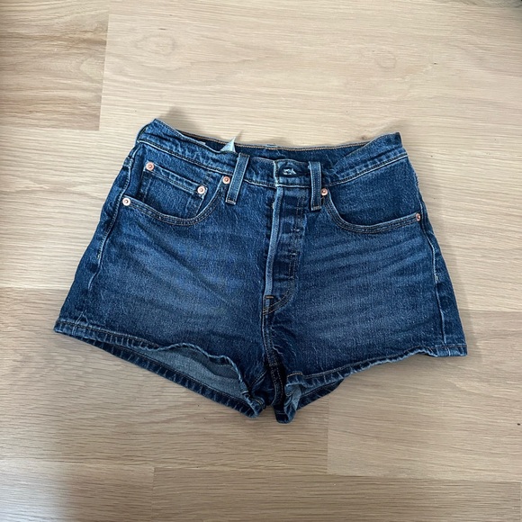 Levi’s Classic Blue Denim Women's Shorts - Picture 4 of 8